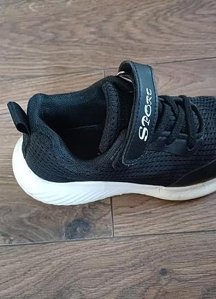 Кросівки чорні 32 розмір в ідеальному стані