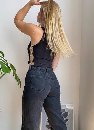 Топ с металлическими сердечками по бокам shein