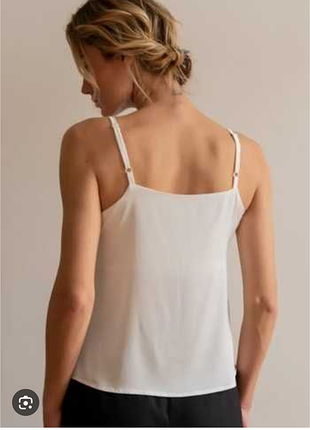 Базовая эластичная бесшовная майка р.2xl
молочного цвета