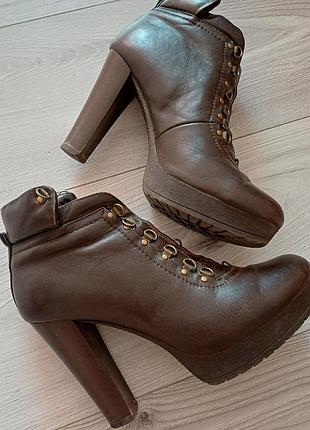 Кожаные осенние ботильоны
