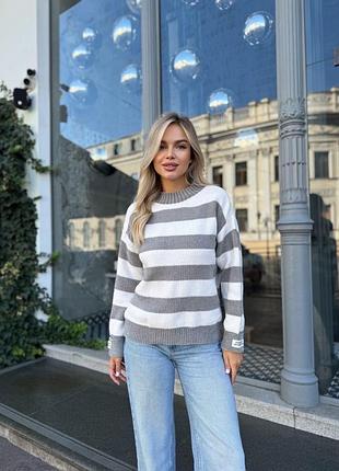 Светр жіночий