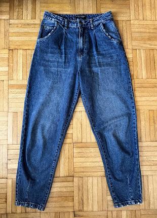 Вкорочені слоучі джинси мом