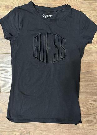Футболка чорна guess