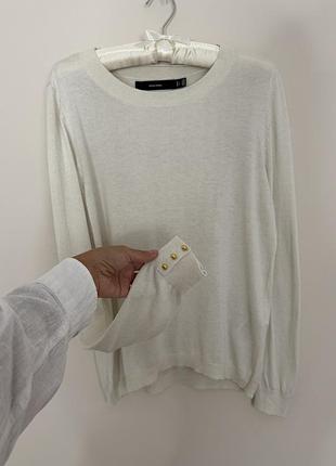 Кофта кремового кольору, золоті ґудзики