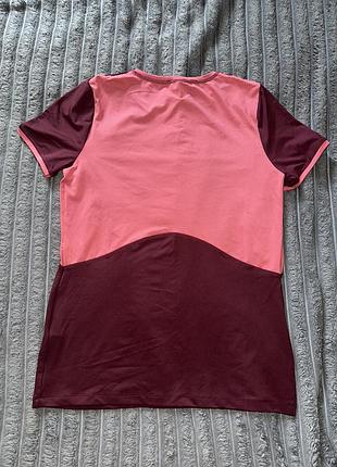 Жіночий спортивний костюм