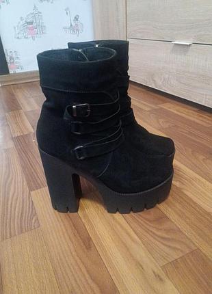 Зимние замшевые сапоги