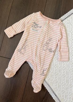 Чоловічок сліп для новонародженої дівчинки на замочку рожевий полосатий з кроликом петриком в пологовий