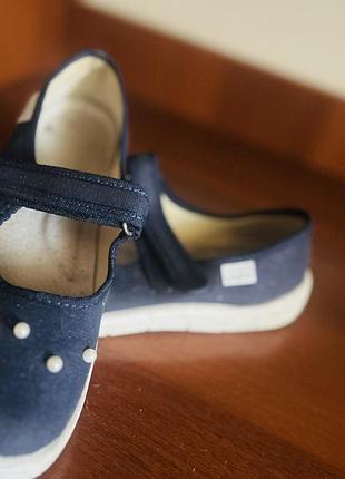 Чудове та зручне взуття для дівчинки