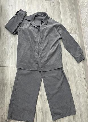 Костюм з легенького оксамиту.