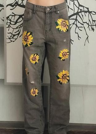 Стильные женские джинсы с подсолнухами