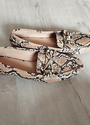 Женские туфли лодочки с змеиным принтом