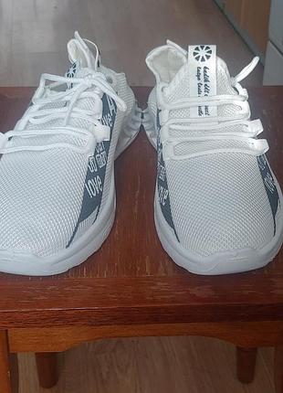 Кросівки 39 розмір 25 см устілка класні, м'які, зручне взуття нові