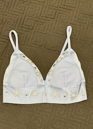 Праздничный нежно-голубой тор с декорациями