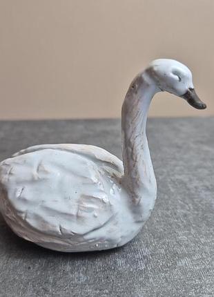 Керамическая статуэтка лебедя - декор для дома