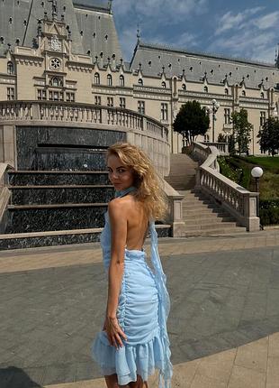 Блакитне ніжне плаття