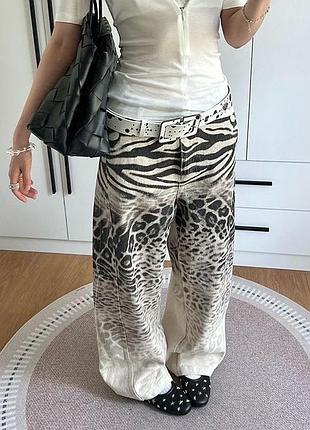 Джинсы в принт широкие