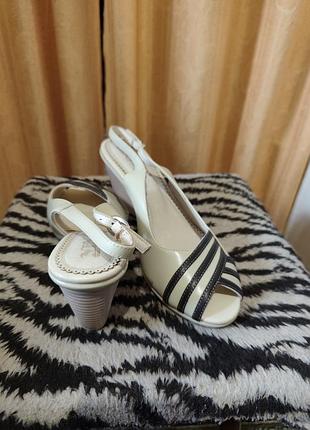 Новые кожаные босоножки, размер 39