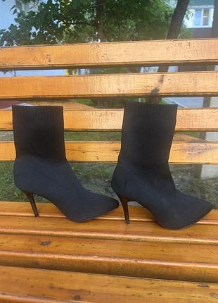 Черевики на каблуці бутильйони 37