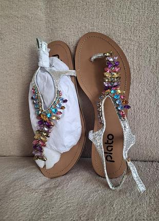 Босоножки шлепки plato зи стразами