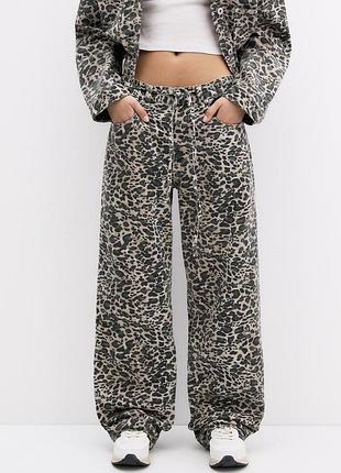 Леопардовые джинсы pull&bear