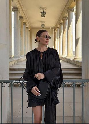Трендова сукня у чорному кольорі