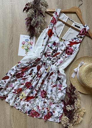 Літнє плаття у квіточку з відкритою спинкою