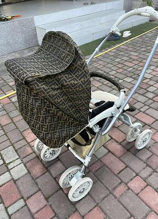 Прогулочная коляска fendi