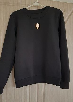 Черный женский свитшот на флисе с трезубом