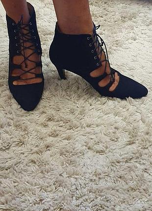 Жіночі туфлі