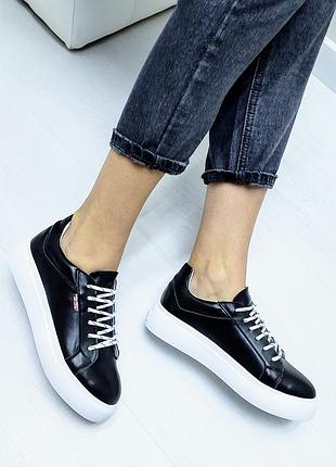 Жіночі кеди із натуральної шкіри чорного кольору, boomer