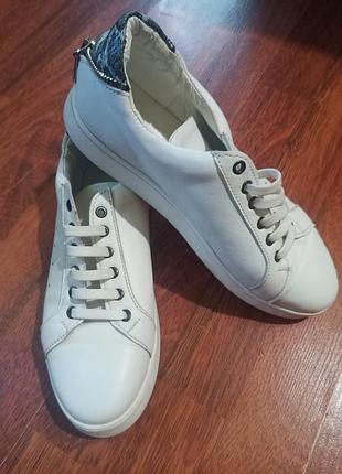 Кожаные мокасины