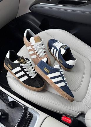 Жіночі замшеві кросівки