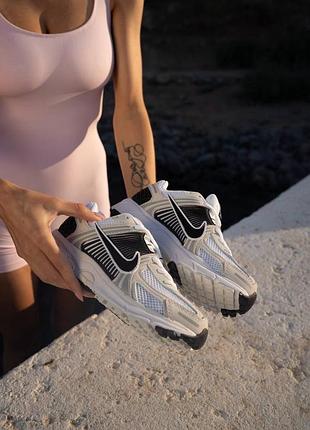 Жіночі кросівки якісний матеріал щільна підошва розміри від 36 до 40 оригінальна коробка дуже зручні в носінні