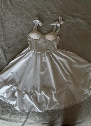 Біла літня сукня з бантиками