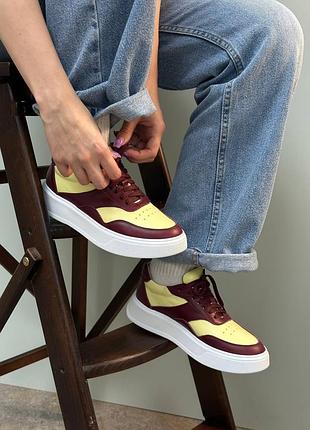 Кроссовки женские