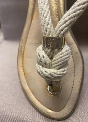 Жіночі босоніжки