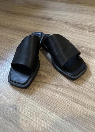 Шльопанці жіночі