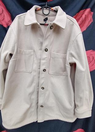 Сорочка -куртка тепла.