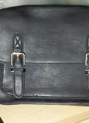 Чёрная сумка с длиной ручкой