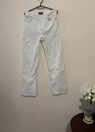 Жіночі джинси білого кольору