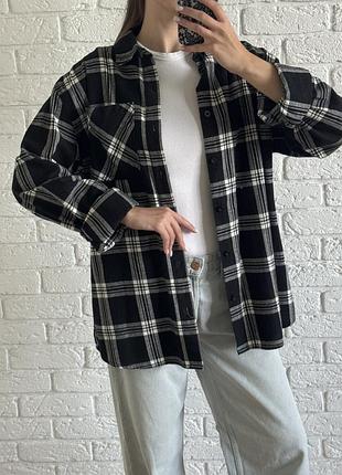 Картата сорочка оверсайз чорно-біла