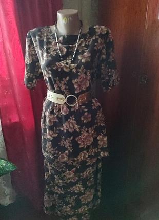 Костюм двойка, с расклешенной юбкой.