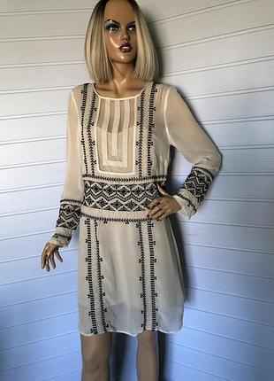 Шифонова сукня з вишивкою