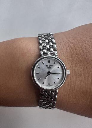 Годинник tissot lovely round