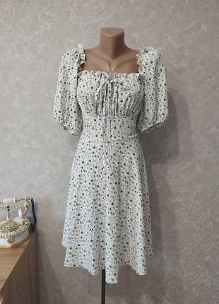 Легке плаття з квітковим принтим
