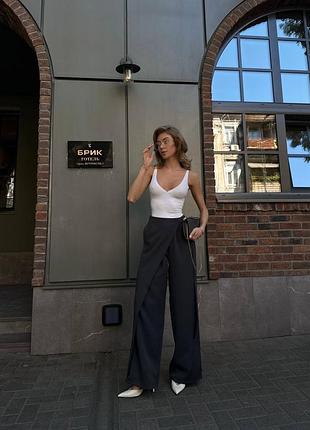 Базові брюки з родзинкою