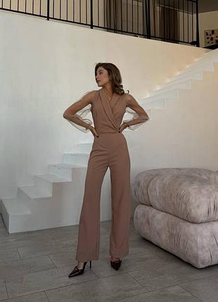 Бежевый комбинезон с полупрозрачными рукавами