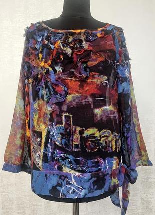 Яскрава шифонова блуза