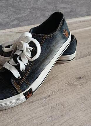 Джинсовые кеды размер 37,38,бренду wonex.
в идеальном состоянии, могут быть как женские так и детские 
стелька 24 см.