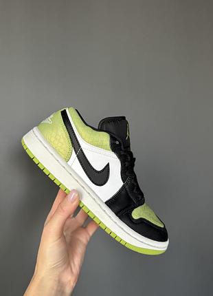 Air jordan 1 low snakeskin vivid green